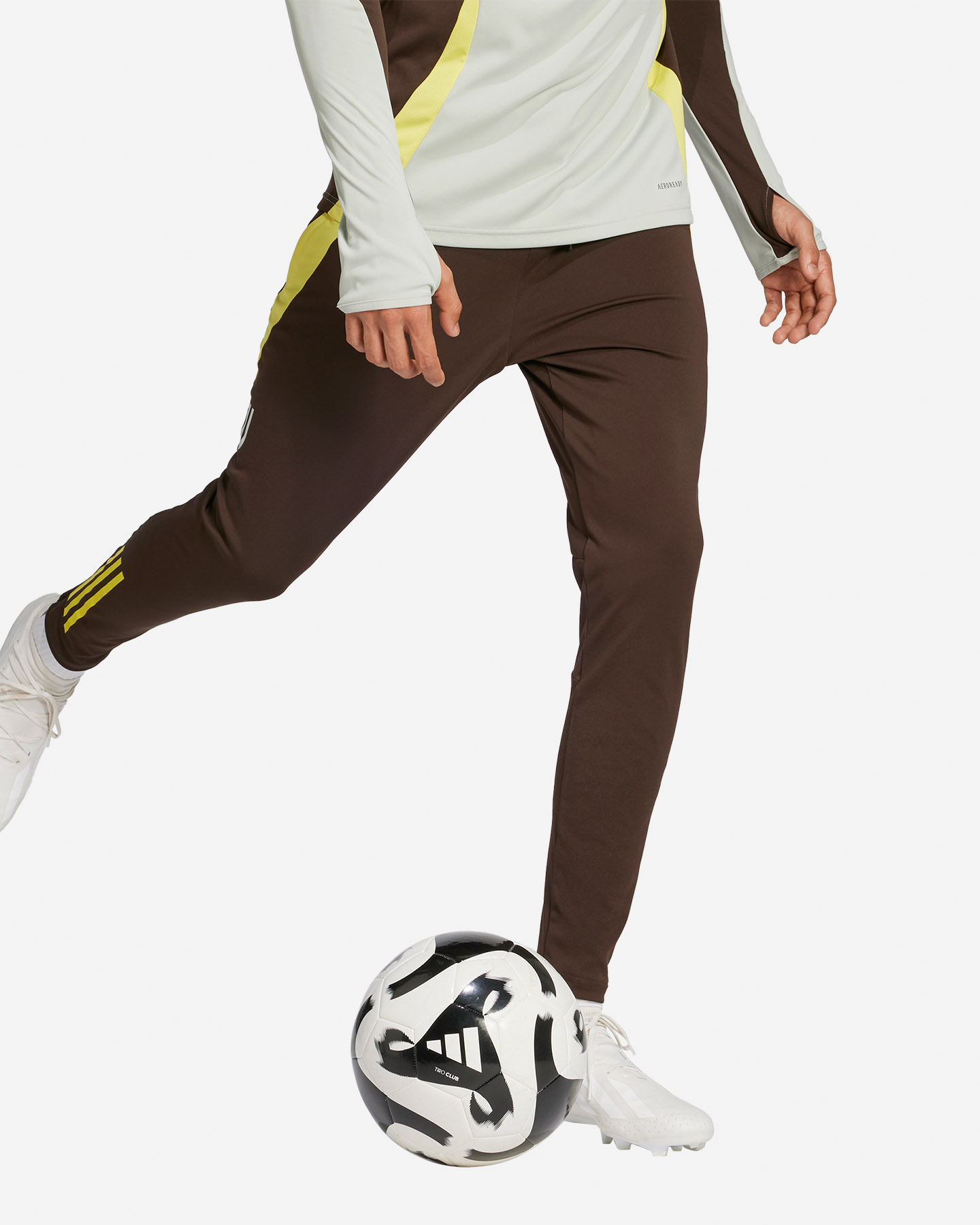 Oficiálne futbalové oblečenie Adidas Juventus EU Training M JJ1554