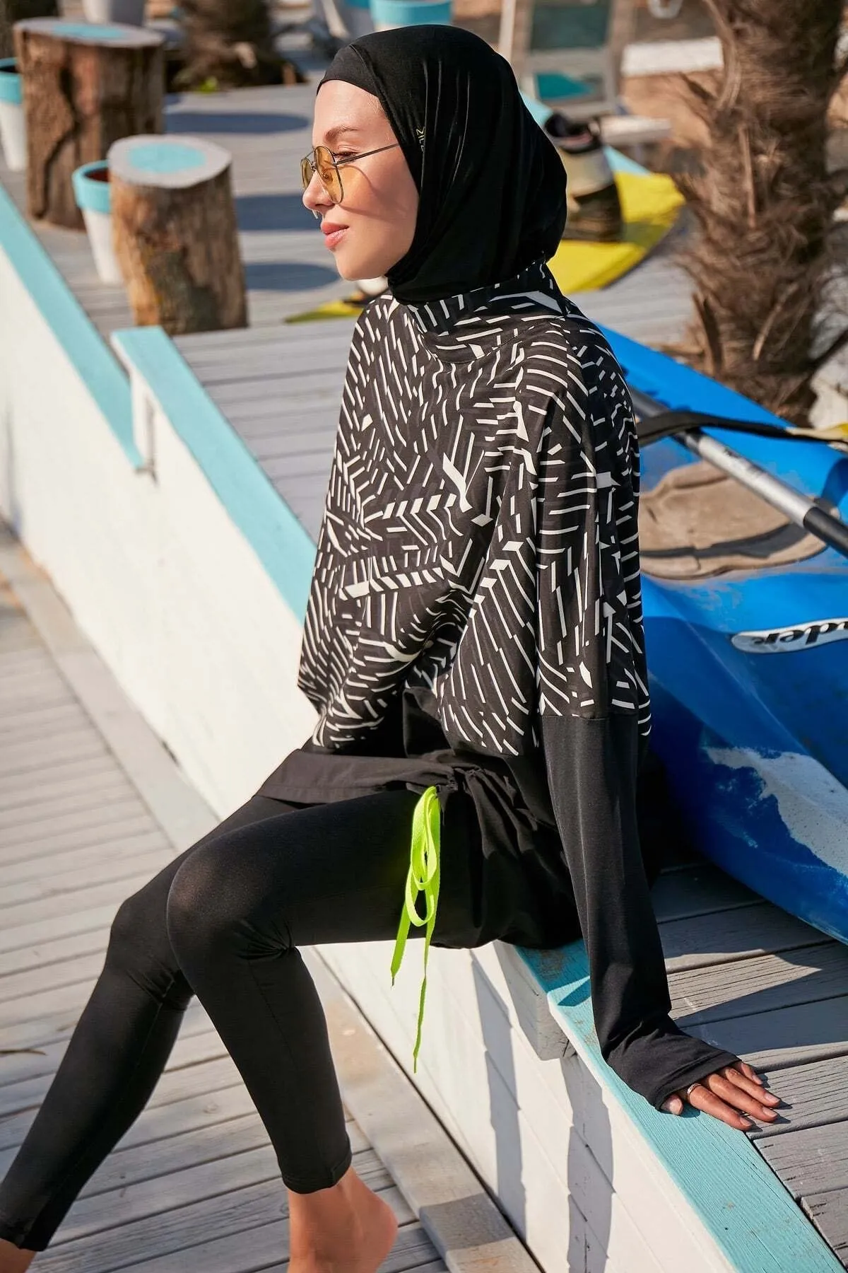 Marina  Parachute Schwarzer, vollständig bedeckter Hijab-Badeanzug M2327