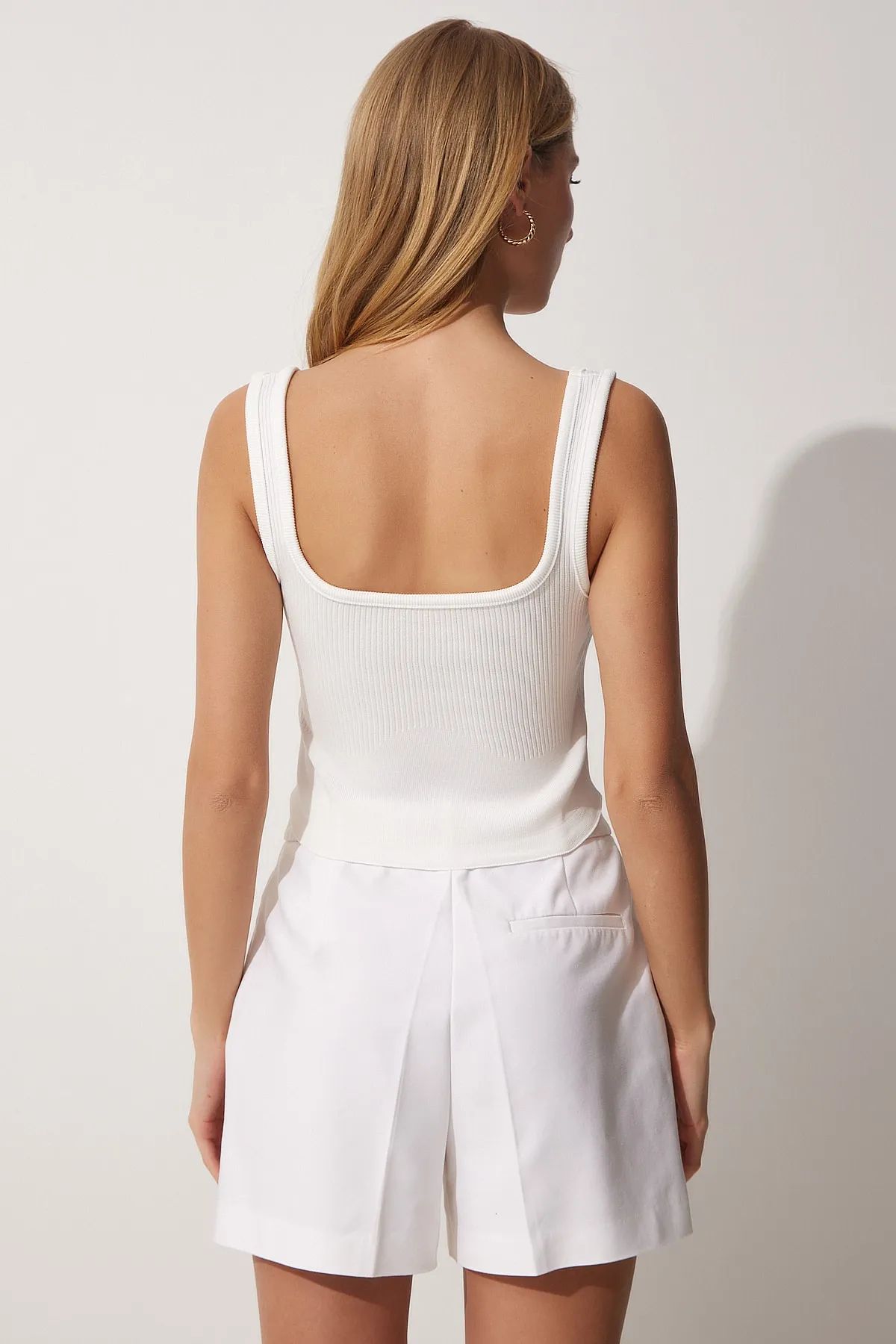 Happiness İstanbul  Weiße Sommer-Strickbluse mit Trägern für Damen, bauchfrei, YY00135