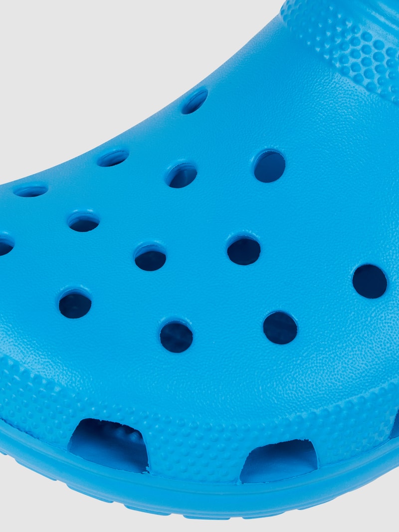 Clogs mit Luftlöchern in ozean blau