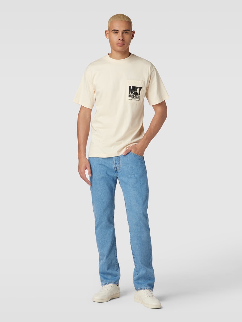 T-Shirt mit Rundhalsausschnitt und Brusttasche in sand