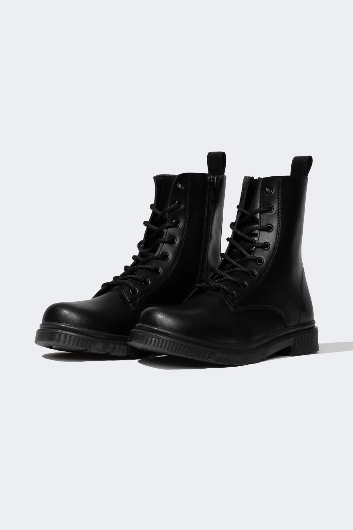 DeFacto  Damen-Winterstiefel aus Kunstleder mit Schnürung und Reißverschluss und dicker Sohle B0933ax23au