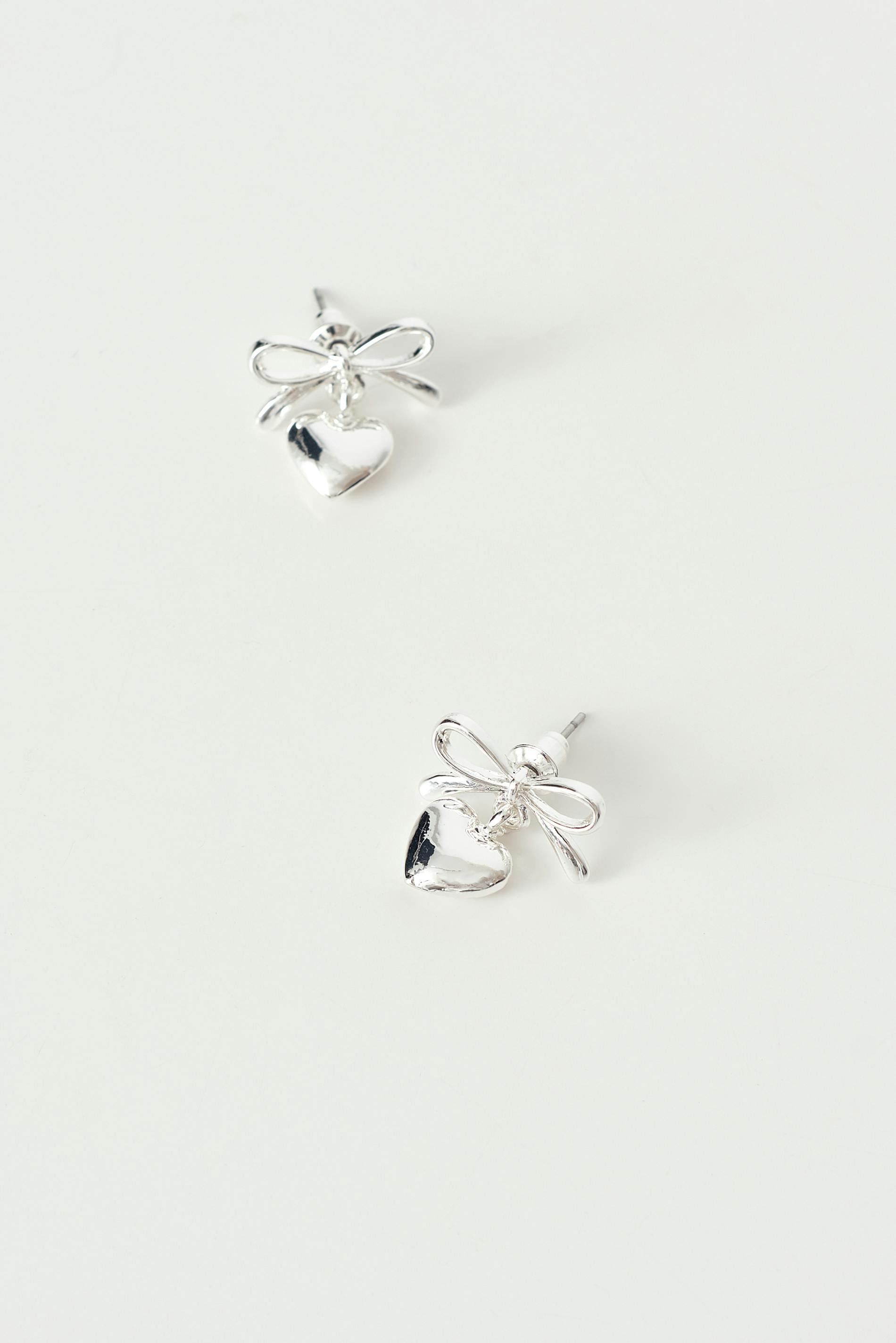 Bow earrings