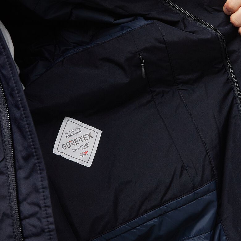 Norse Projects Vargo Gore-Tex Infinium Raglan Mac dark navy