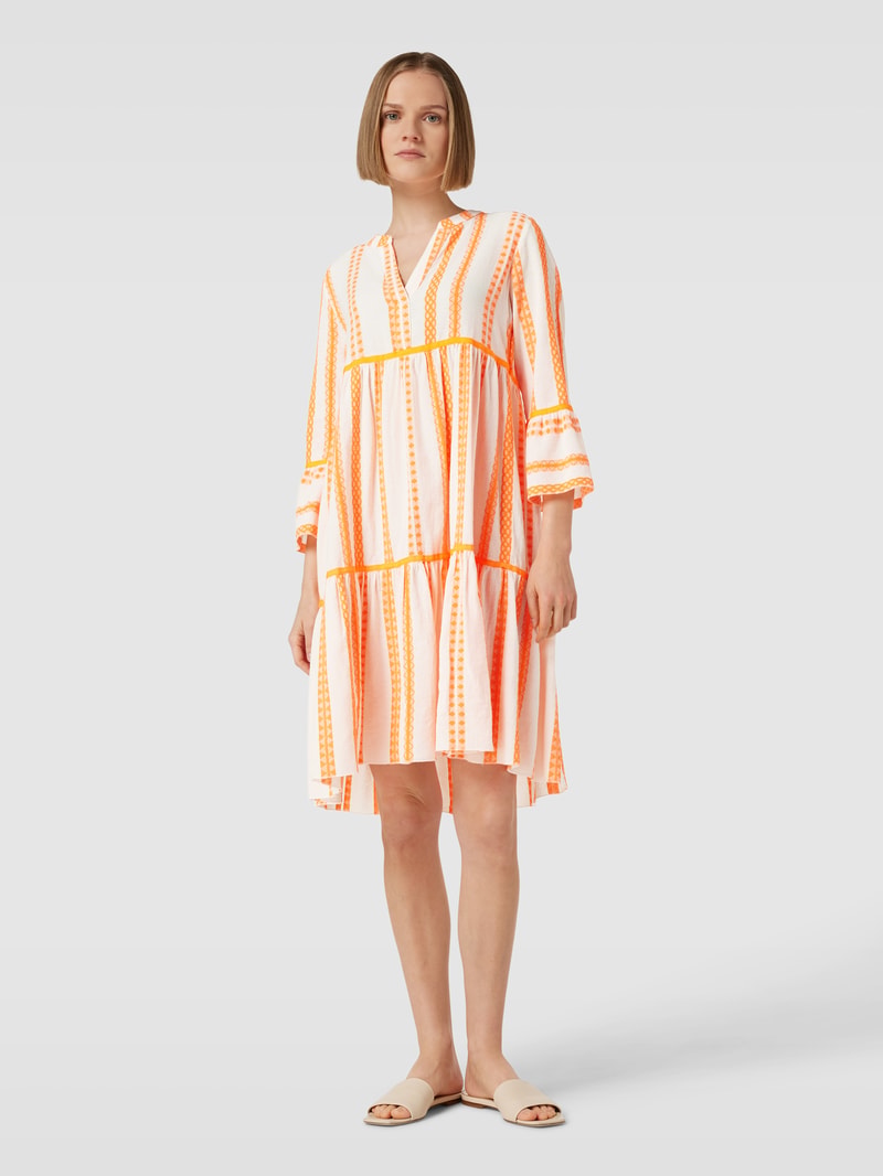 Knielanges Kleid mit Streifenmuster Modell 'Neon' in neon orange