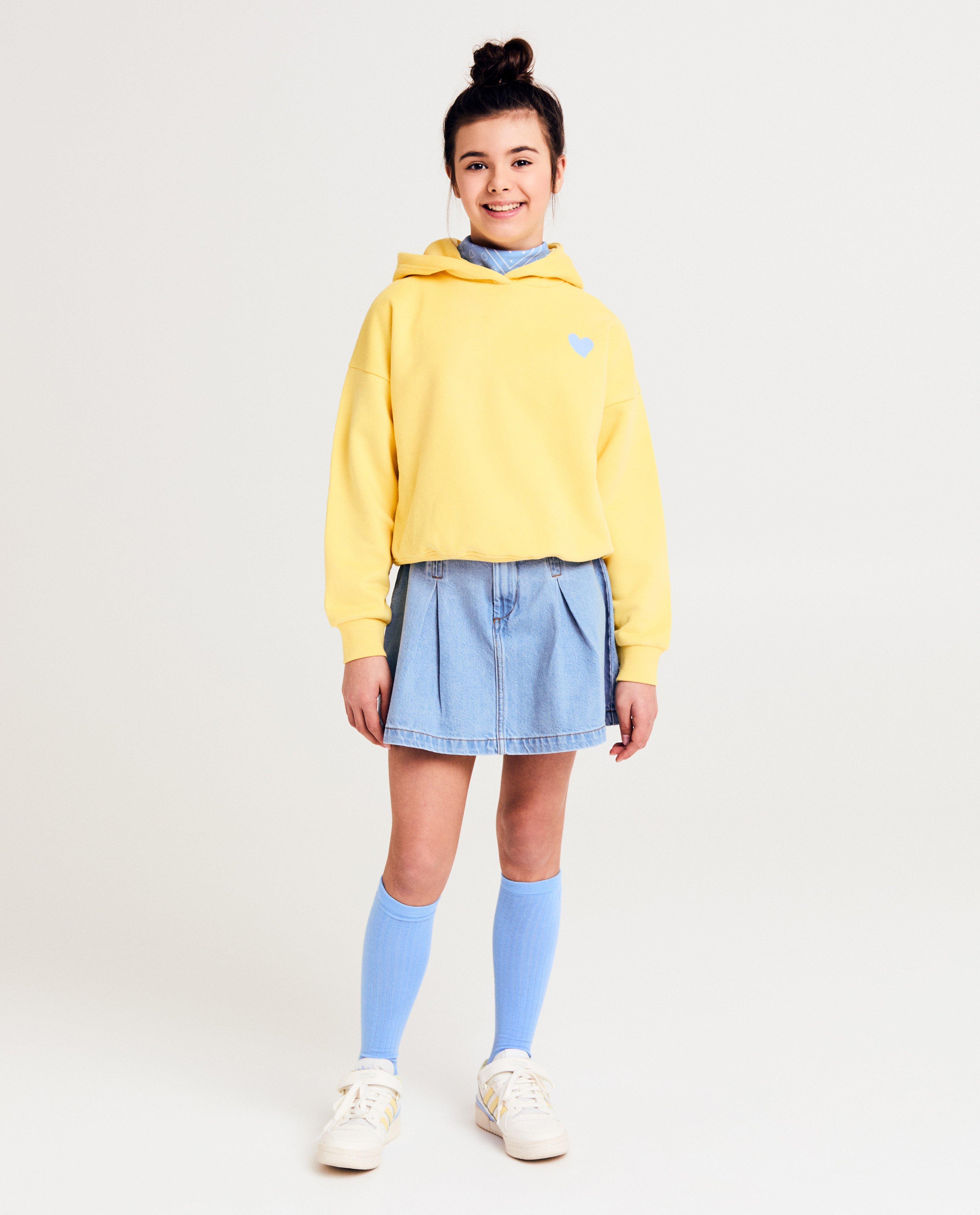 Hoodie s Fish & Chipsom i žutim printom na poleđini