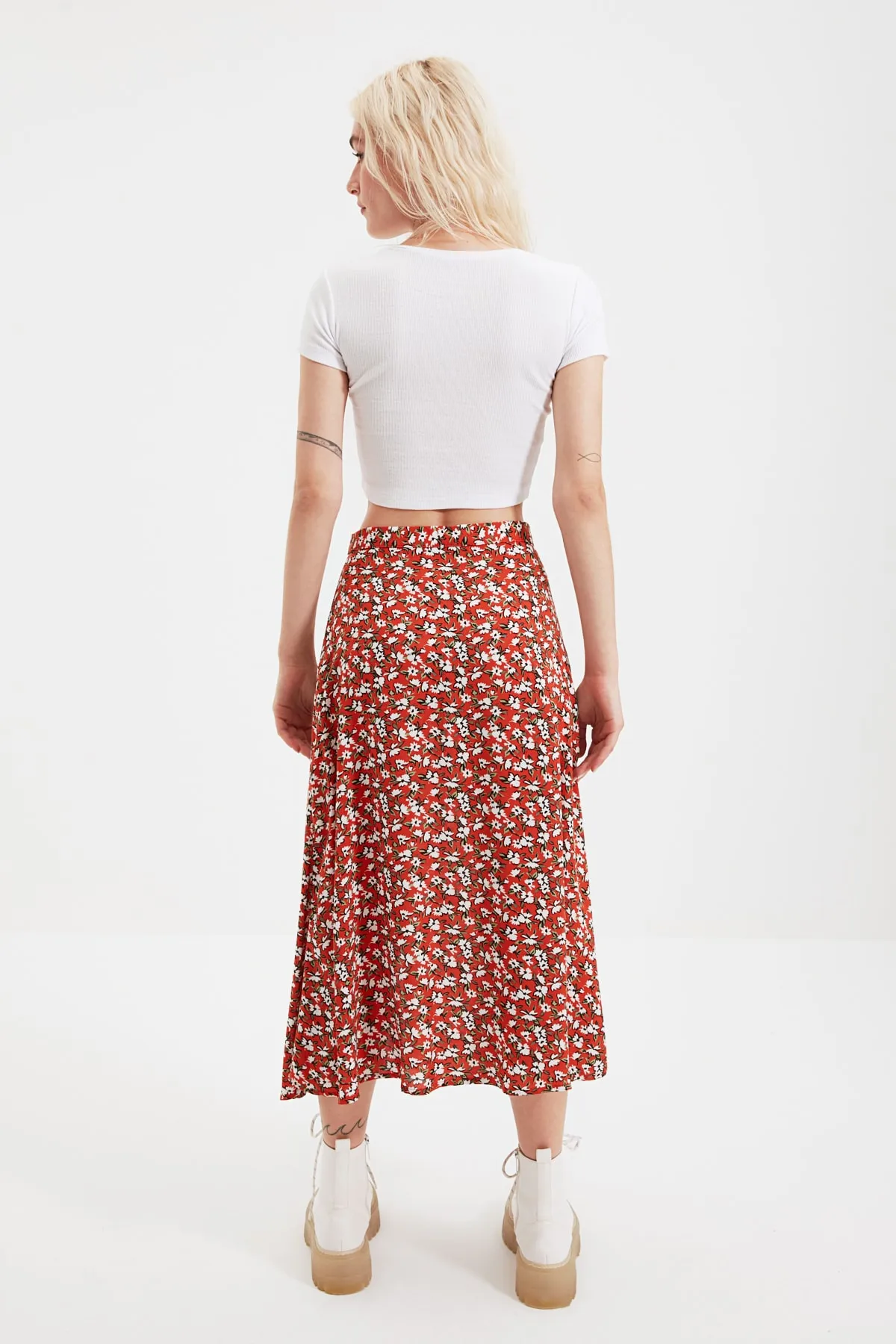 Trendyol Collection  Gewebter Midirock aus Viskosestoff mit Blumenmuster und Fliesenschlitzen TWOSS20ET0230