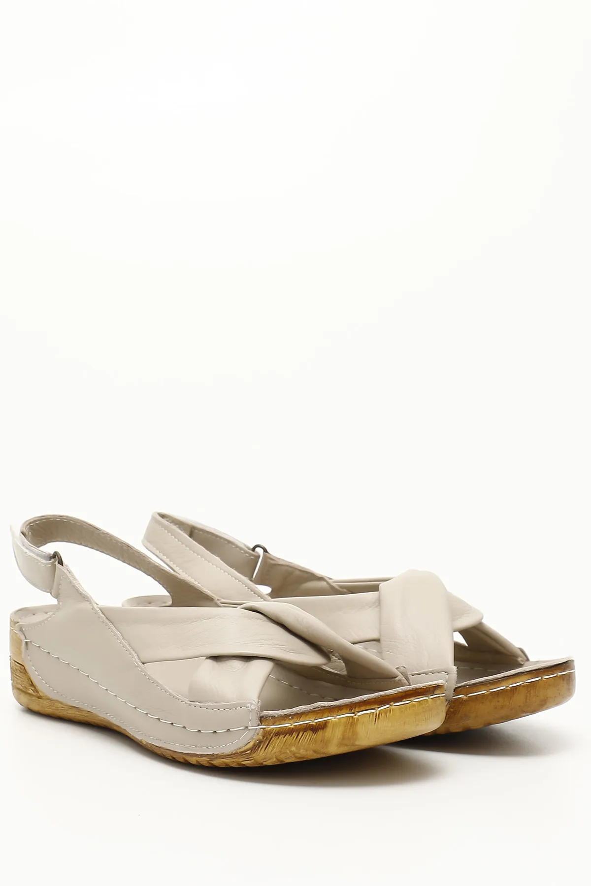 GÖNDERİ(R)  Cremefarbene Gön-Damen-Keilsandalen aus echtem Leder 42304