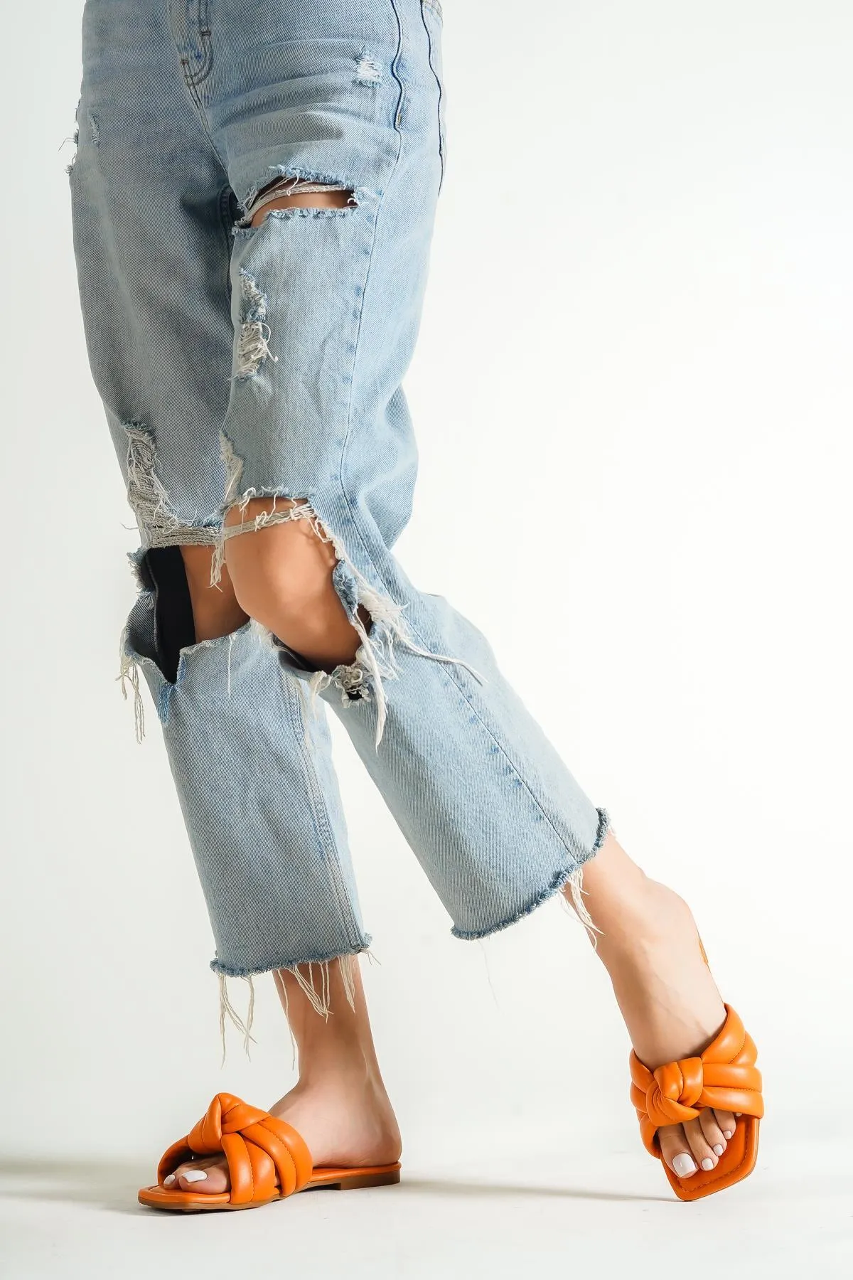 Capone Outfitters  Capone Damen-Hausschuhe mit flachem Absatz in Orange