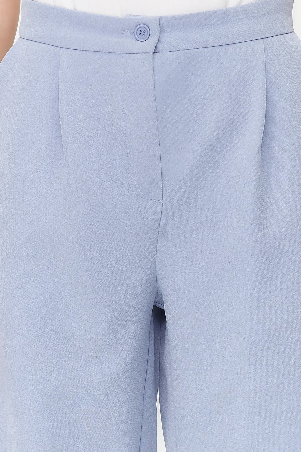 Trendyol Collection  Hellblaue Hose mit weitem Bein TWOAW22PL0139