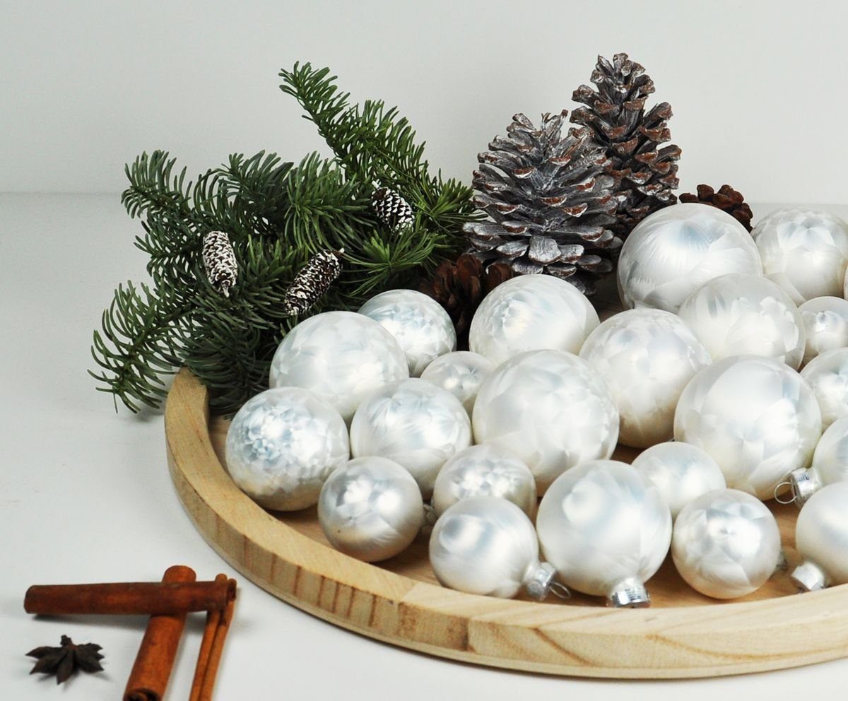 JACK Christbaumschmuck JACK by Inge 60x Glas Christbaumkugeln 4 5 6 7 cm Eislack Weiß + Haken, echt Glas, teilweise Handarbeit, inkl. Aufbewahrungsbox + Haken