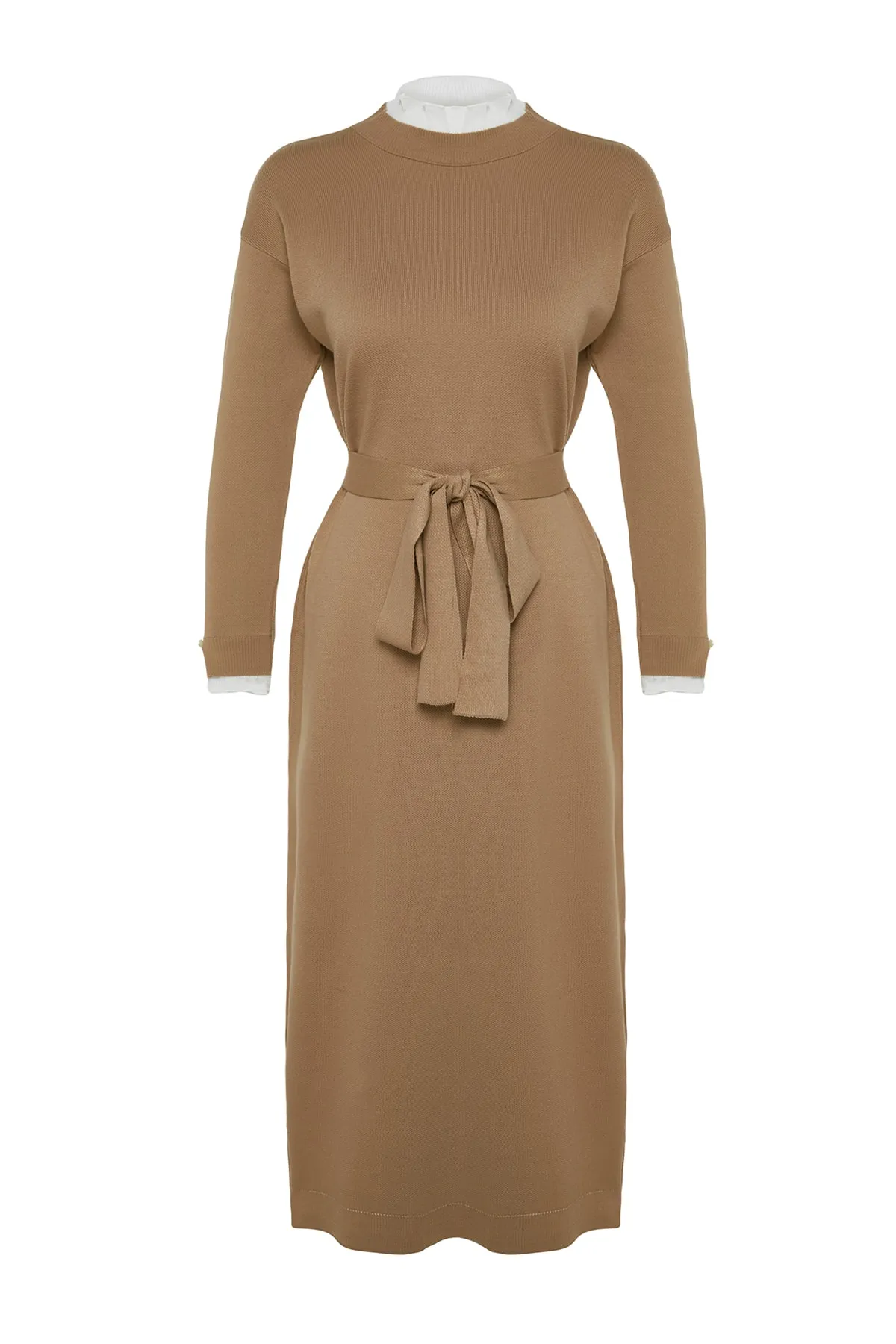 Trendyol Modest  Kamelfarbenes Strickkleid mit Perlendetail TCTAW24EB00001