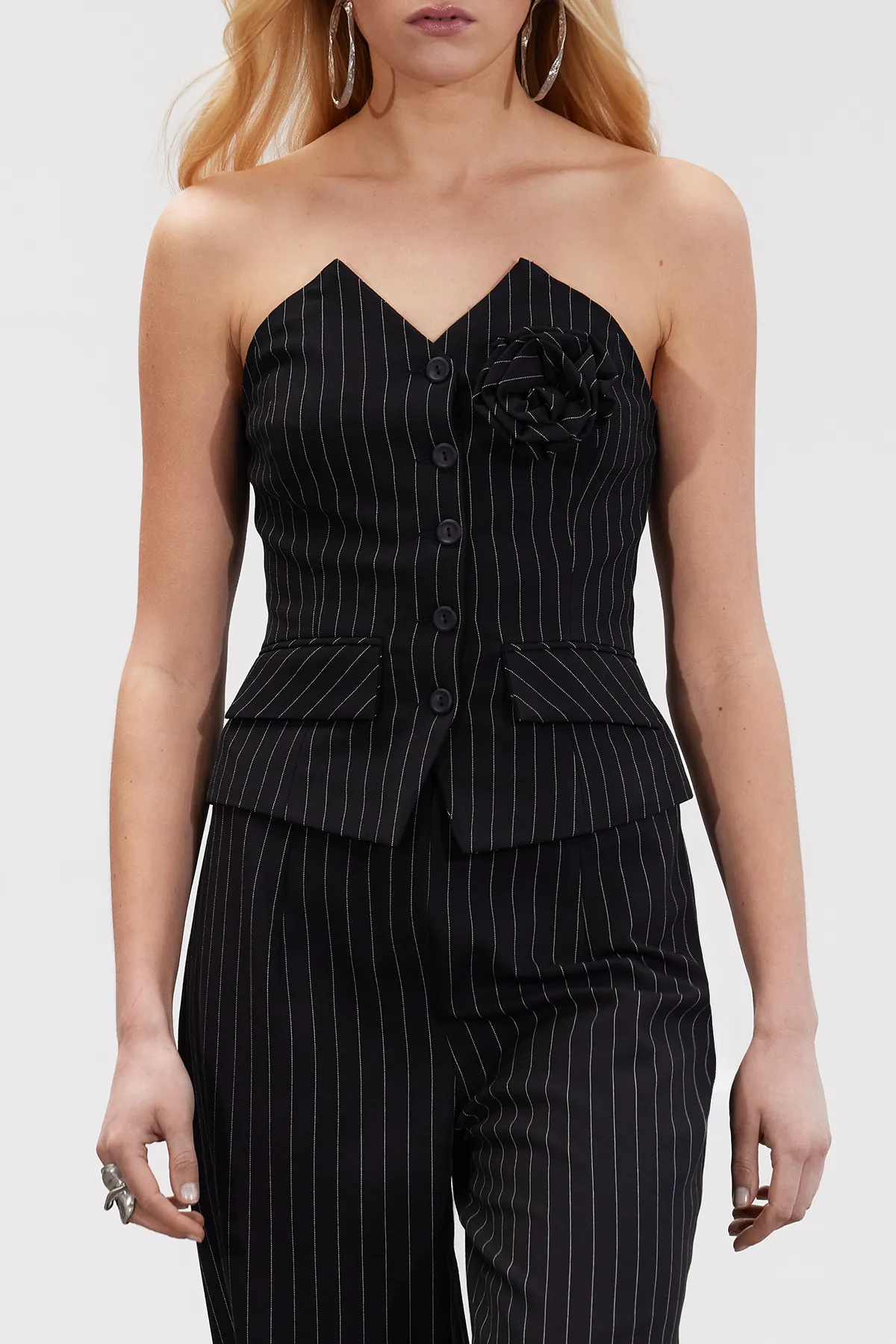 Trendyol Collection  Schwarze, gestreifte Webhose in limitierter Auflage TWOSS24PL00106