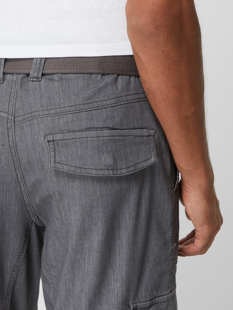Regular Fit Bermudas mit Cargotaschen in mittelgrau