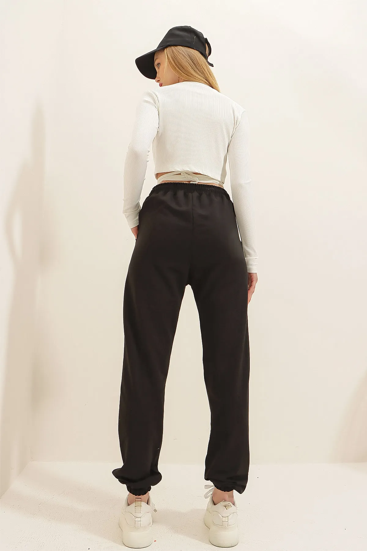 Trend Alaçatı Stili  Schwarze Jogginghose mit Teddybär-Aufdruck und elastischen Beinen für Damen ALC-X7956