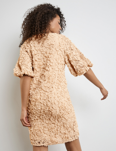 Spitzenkleid mit imposantem Blüten-Dekor