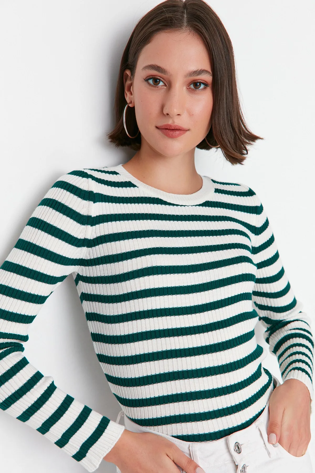Trendyol Collection  Hellgrüner Basic-Strickpullover mit Streifen TWOAW21KZ0942