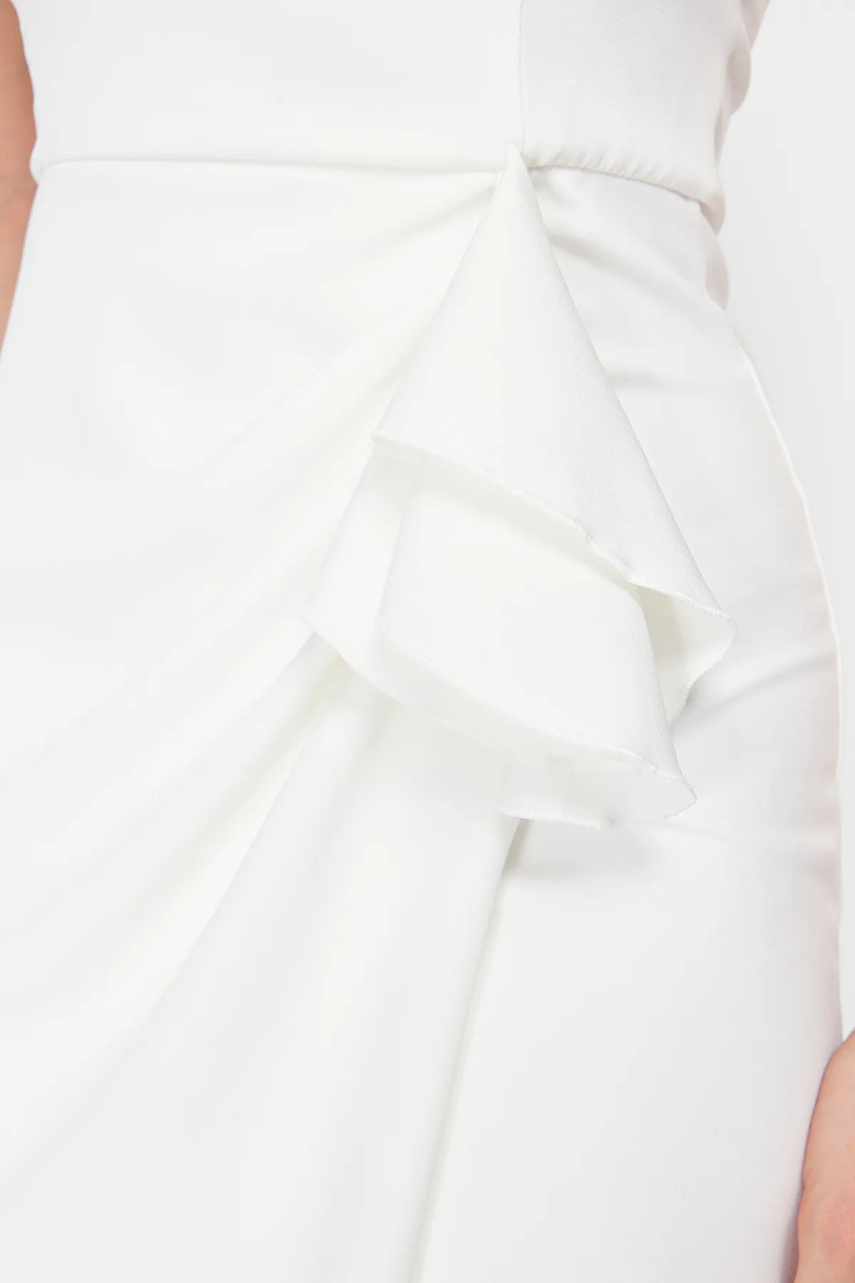 Trendyol Collection  Weißes, gerades, regelmäßig gewebtes Abendkleid und Heimkehrkleid TPRSS21AE0010