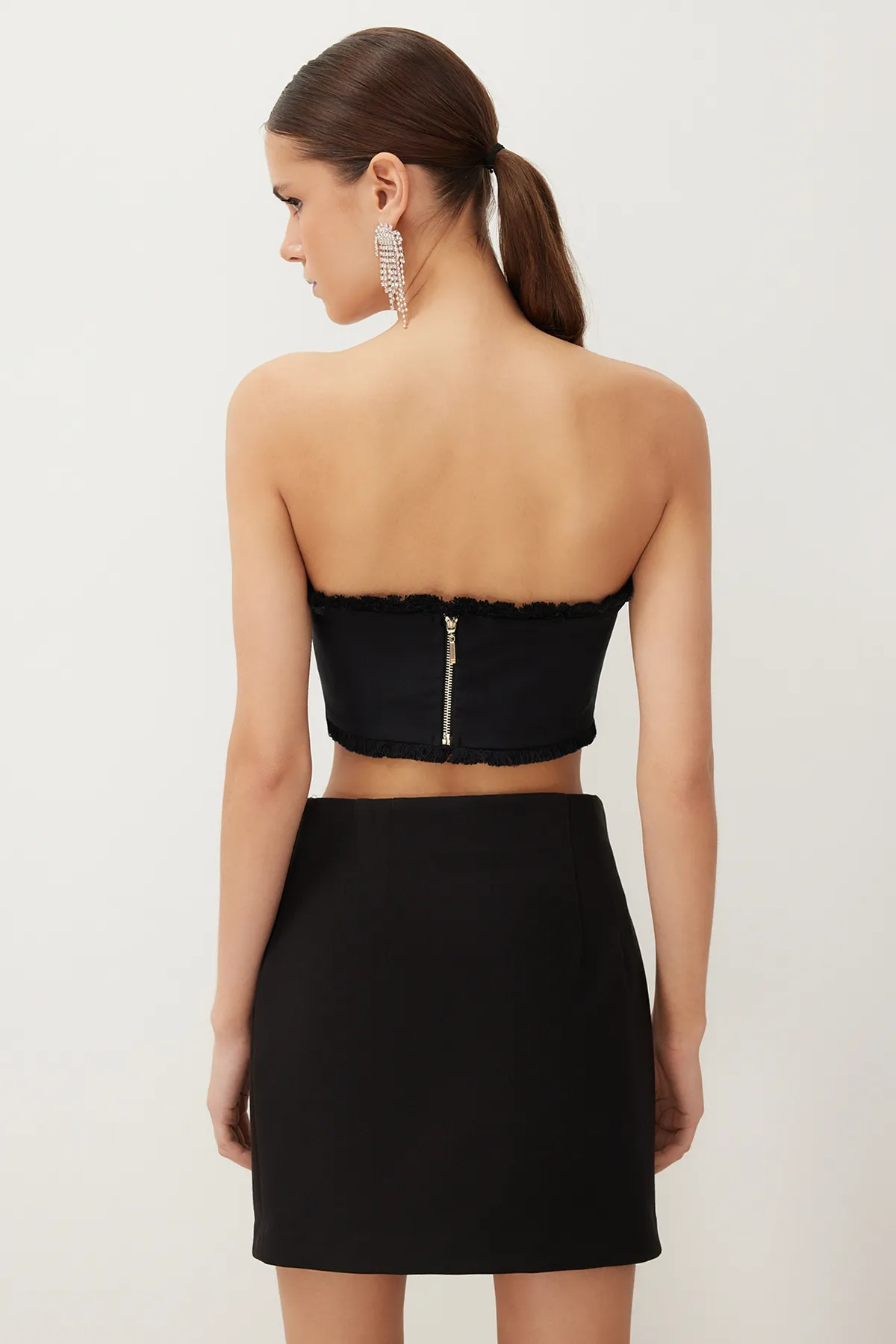 Trendyol Collection  Schwarzes, herzförmiges, kurzes Bustier mit Quasten TPRSS24BS00031