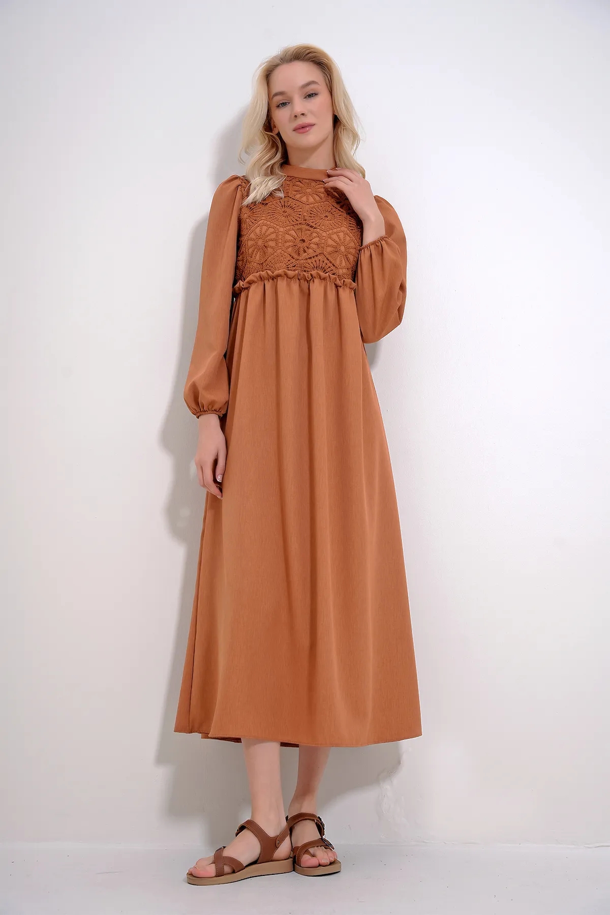Trend Alaçatı Stili  Kleid - Braun - Midi
