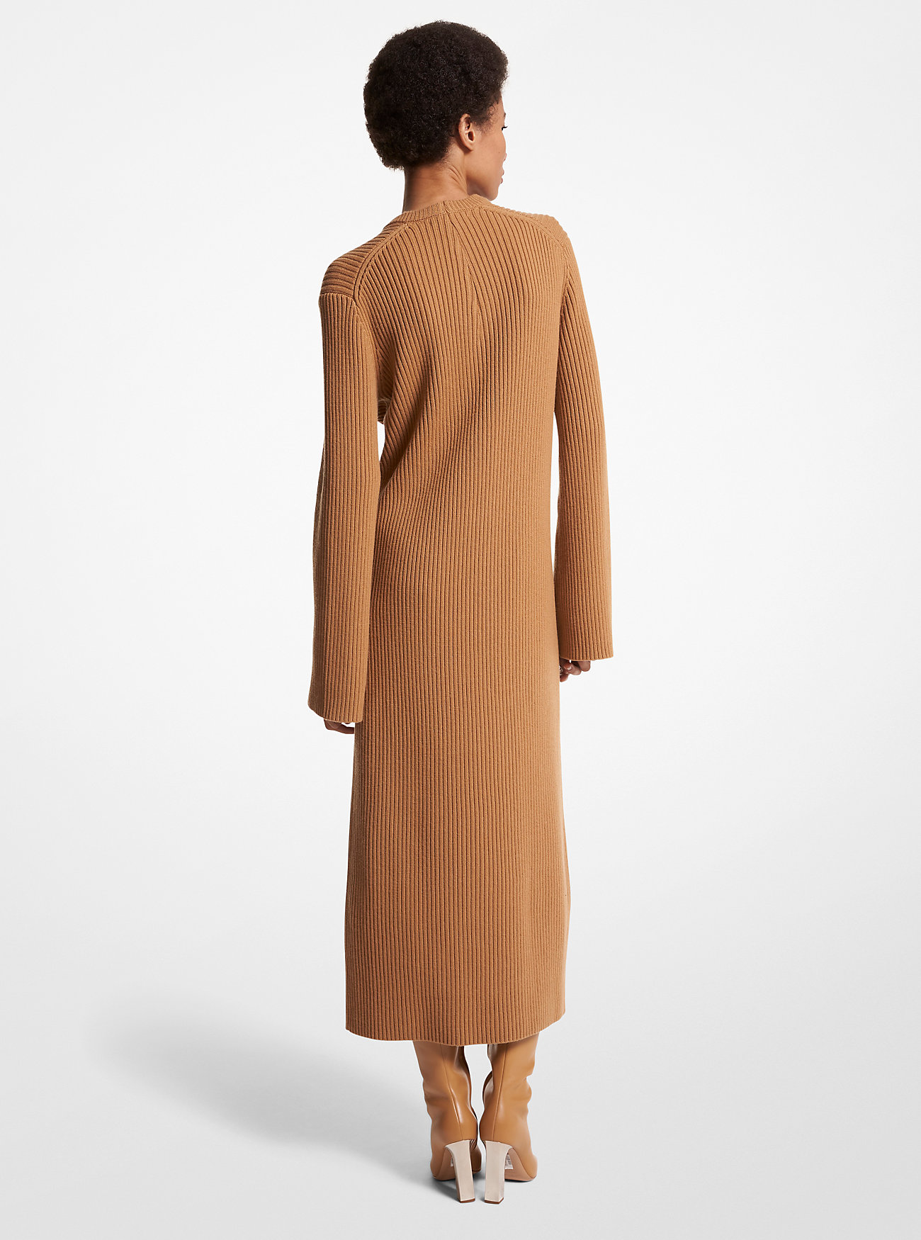 Abito a coste in cashmere elasticizzato con spacco - CAMMELLO