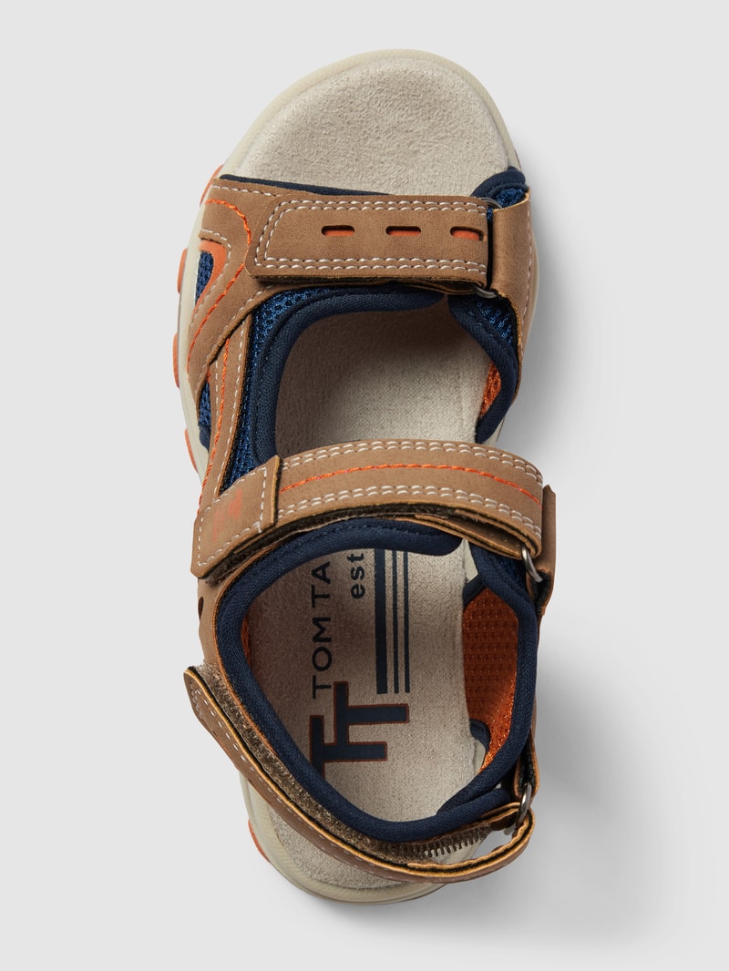 Sandalen mit Label-Detail in sand
