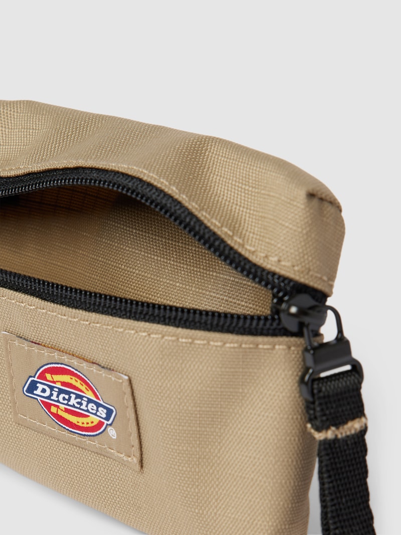 Kartenetui mit Label-Patch in khaki