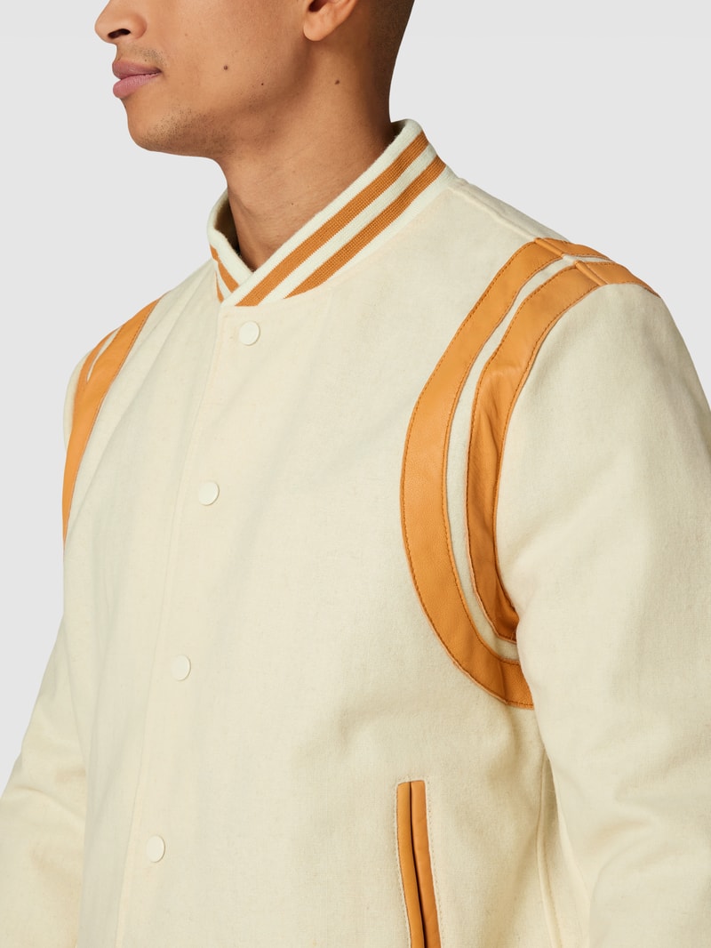 College-Jacke mit Kontraststreifen Modell 'High Roller Bomber' in offwhite