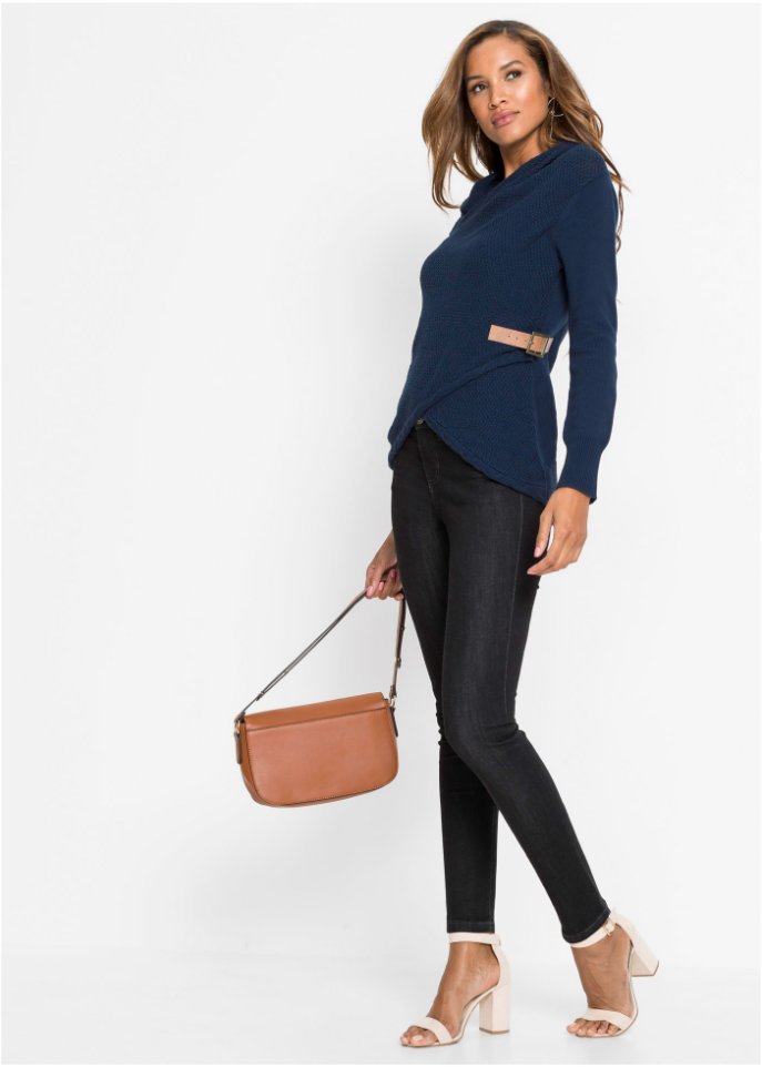 Pullover mit Accessoire