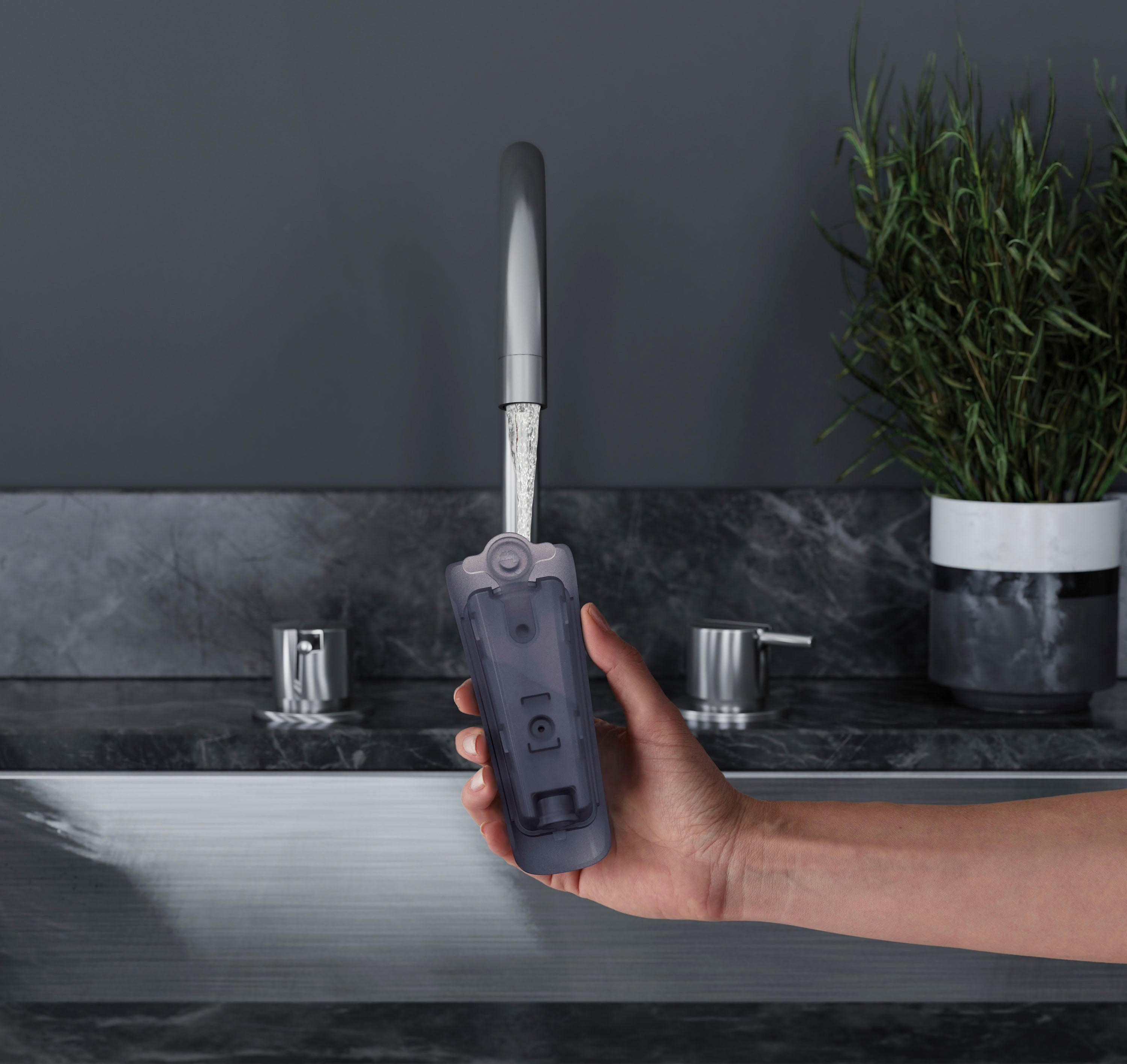 AEG Dampfbürste DELICATE 7000 (HS7-1-4MN), 1400 W, schnell einsatzbereit, entfernt 99,9 % der Bakterien, langes Kabel