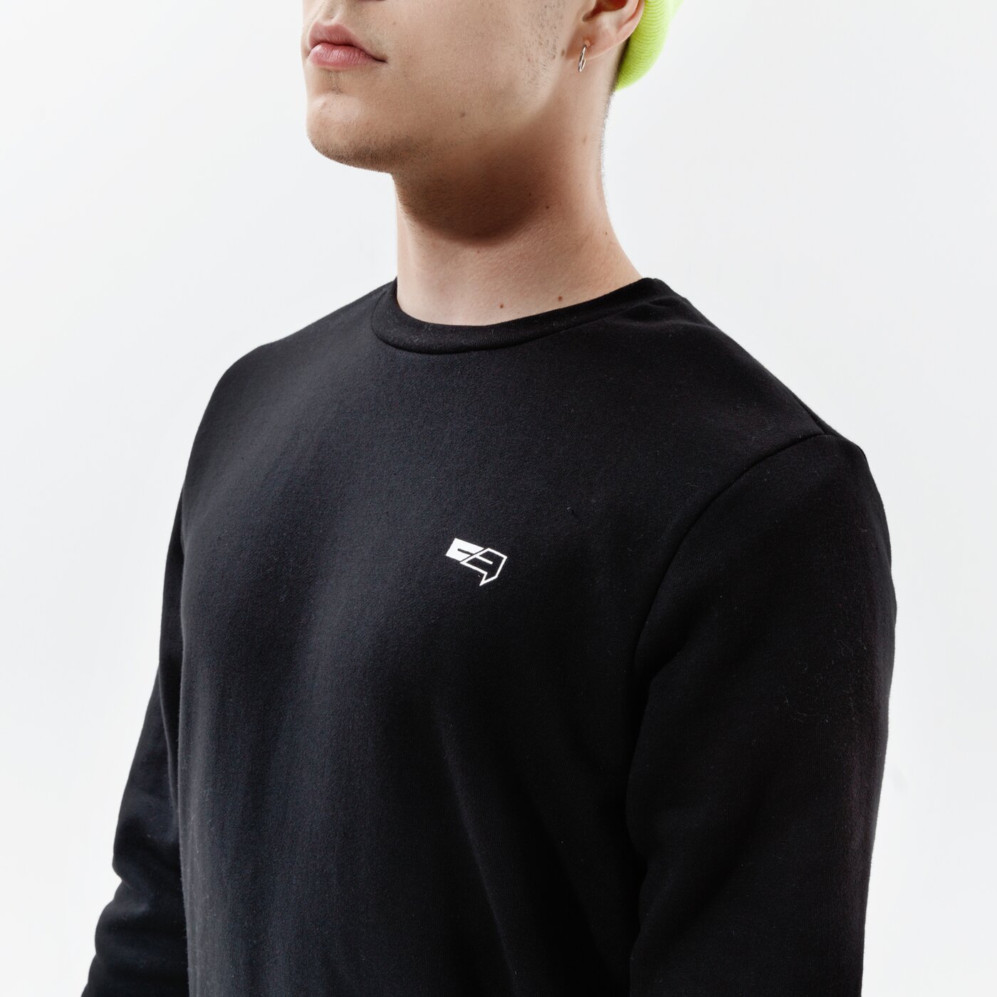 CONFRONT SWEATSHIRT SMALL LOGO CREW BLACK Schwarz