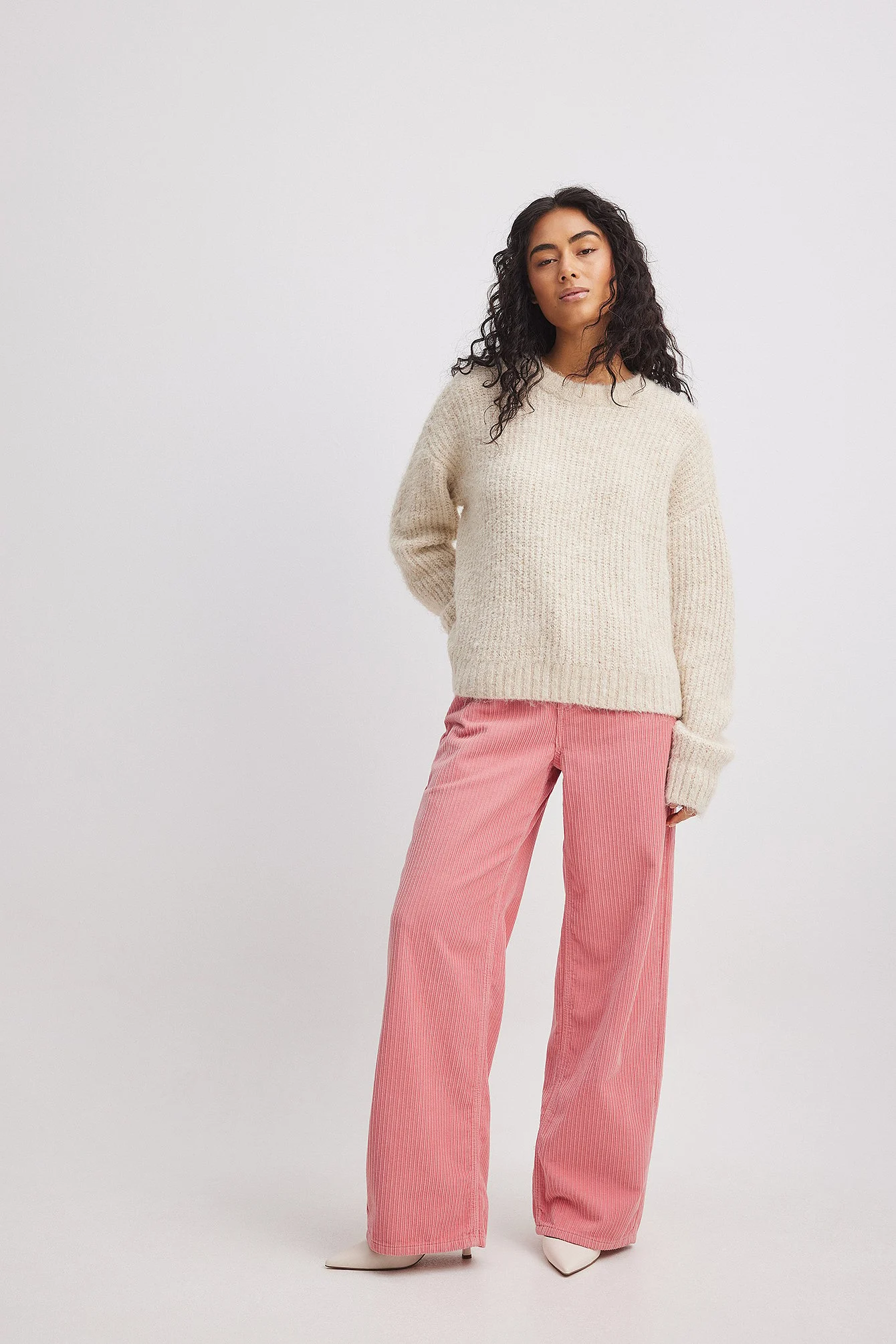 Melierter Strickpullover mit Rundhalsausschnitt