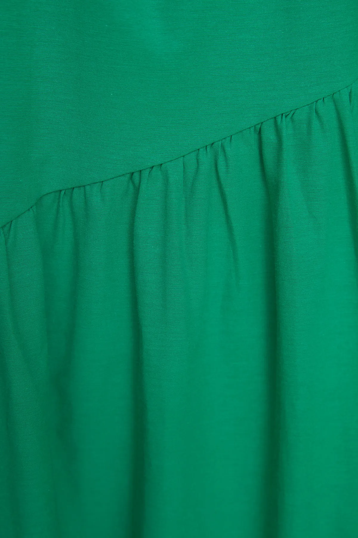 Trendyol Modest  Grünes, gewebtes Baumwollkleid mit weitem Schnitt und Raffung TCTSS21EL3470