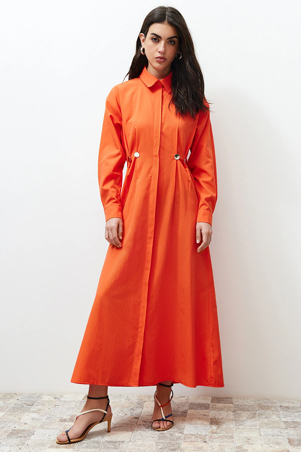Trendyol Modest  Gefliestes Taillen-Accessoire, detailliertes gewebtes Hemdkleid TCTSS24EB00142