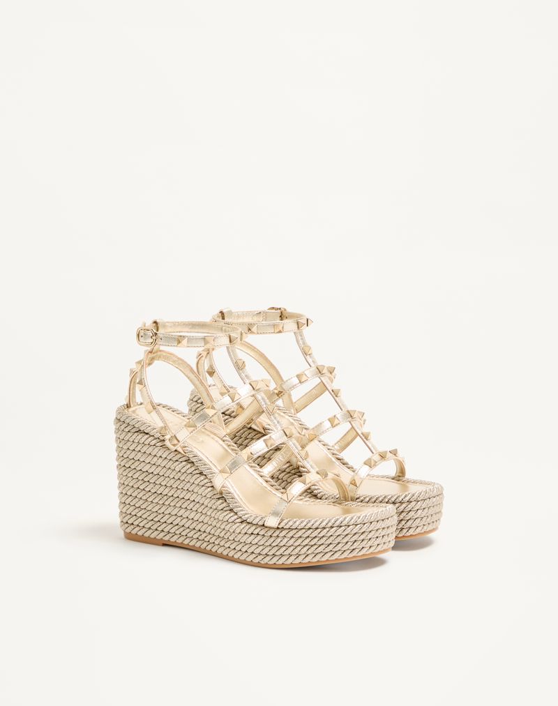 Sandália plataforma Rockstud em couro napa laminado 95mm