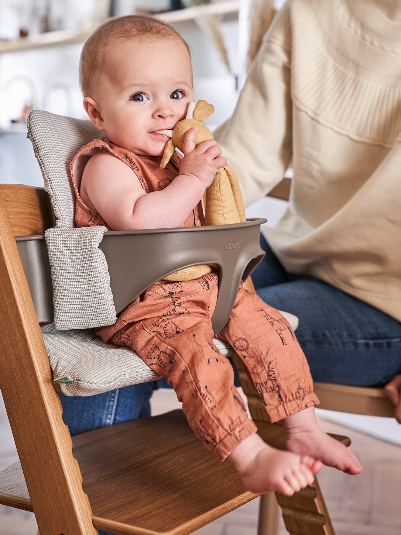 Chaise haute Tripp Trapp® STOKKE en chêne teinté chêne foncé