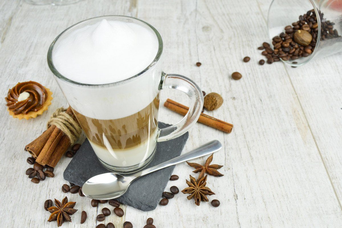 Sendez Latte-Macchiato-Glas 6 Latte Macchiato Gläser 300 ml mit Henkel und 6 Edelstahl-Löffel GRATIS, Glas