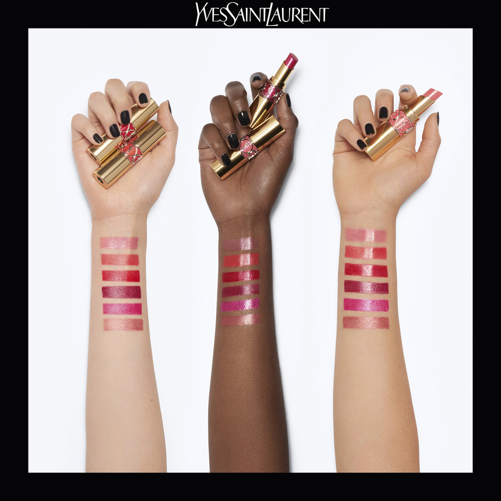 Yves Saint Laurent Rouge Volupté Shine Rouge à lèvres alliant couleur, soin etbrillance longue tenue.