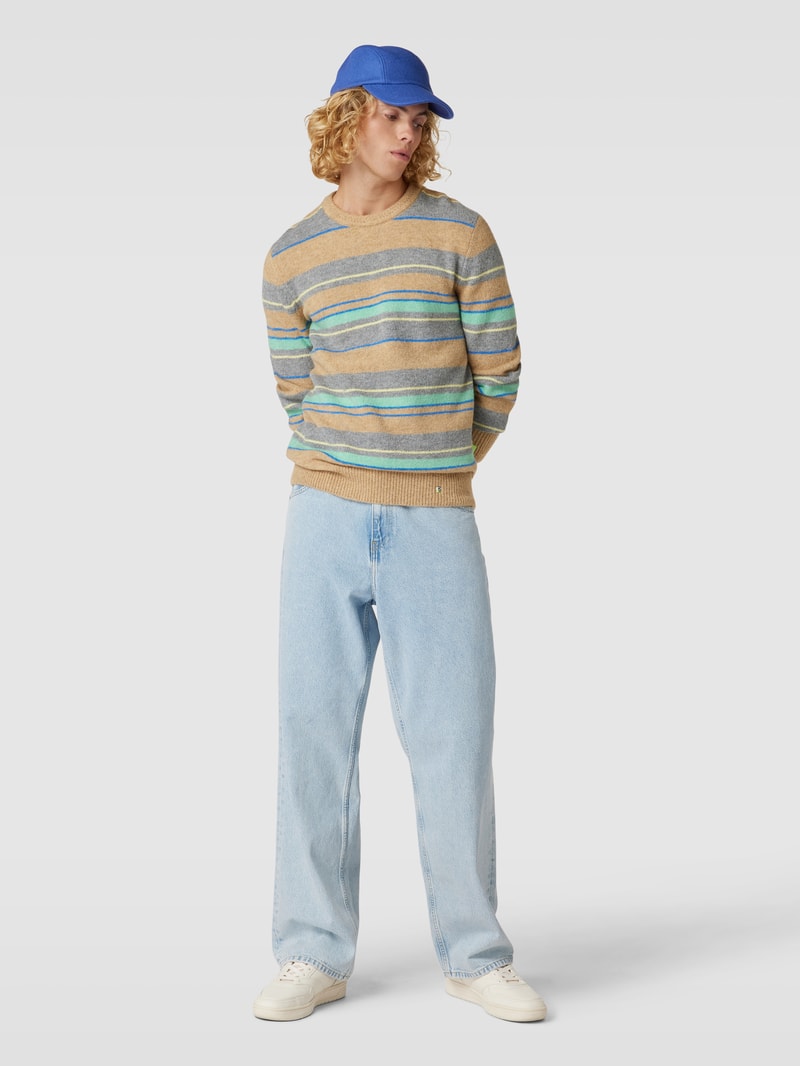Jeans mit Label-Details in hellblau
