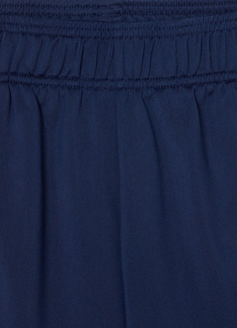 Adidaksen suorat shortsit, joissa on logobrodeeraus