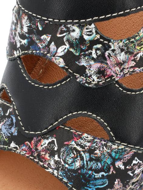 Pantoletten mit buntem Print
