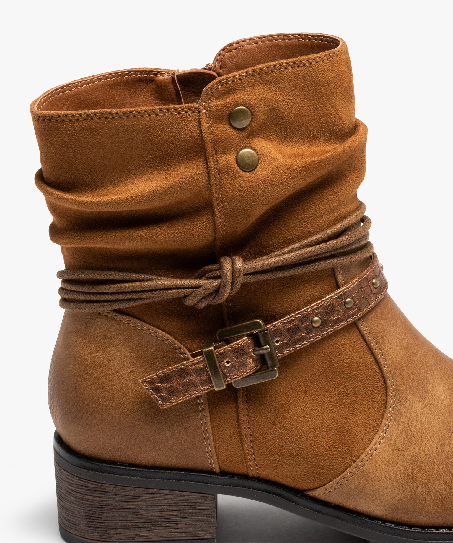 Boots femme dessus uni en suédine avec brides fantaisie camel | GEMO