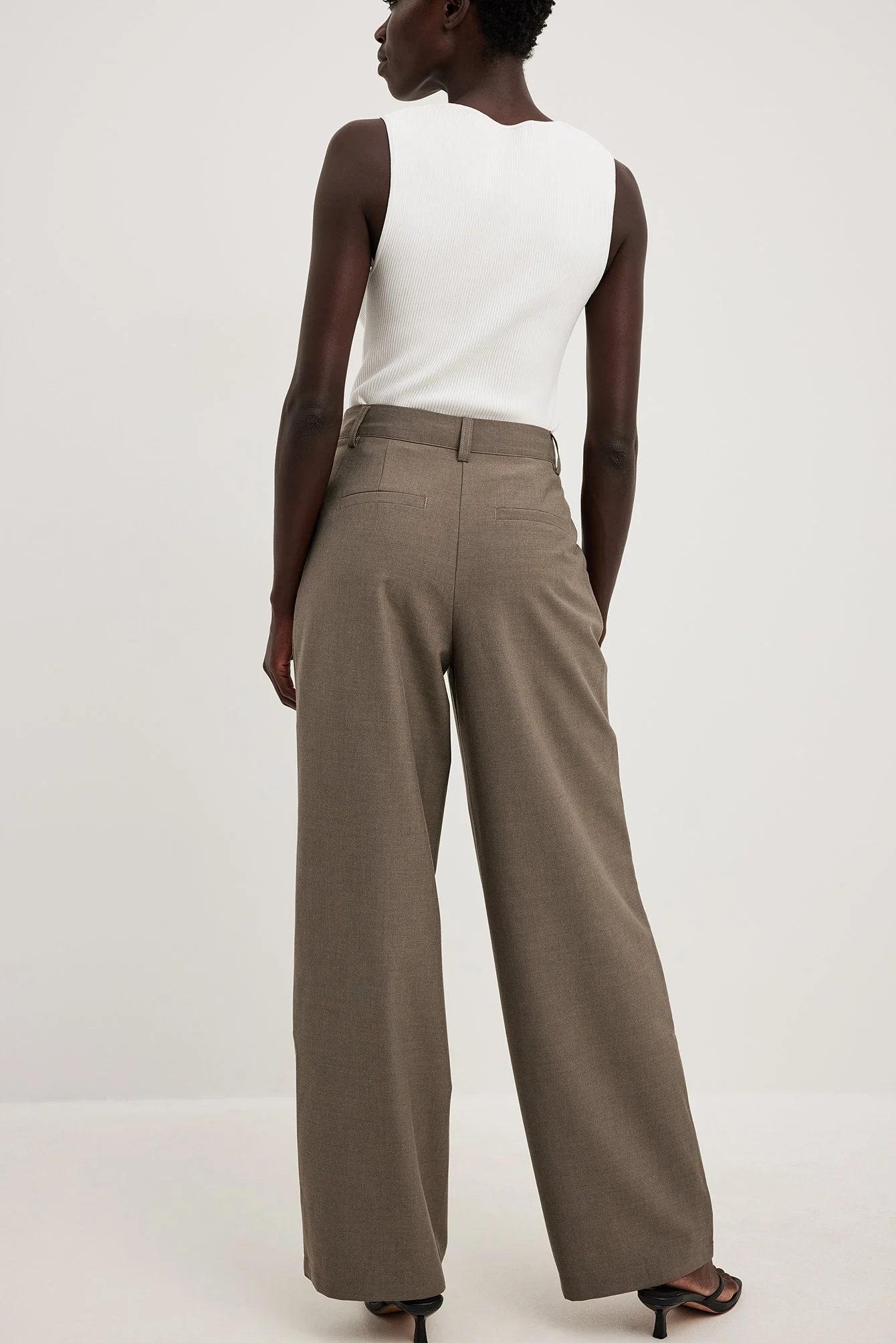 Melange-Anzughose mit hoher Taille und Bundfalten