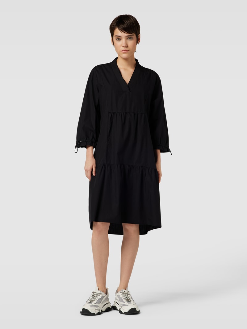 Midikleid mit V-Ausschnitt in black