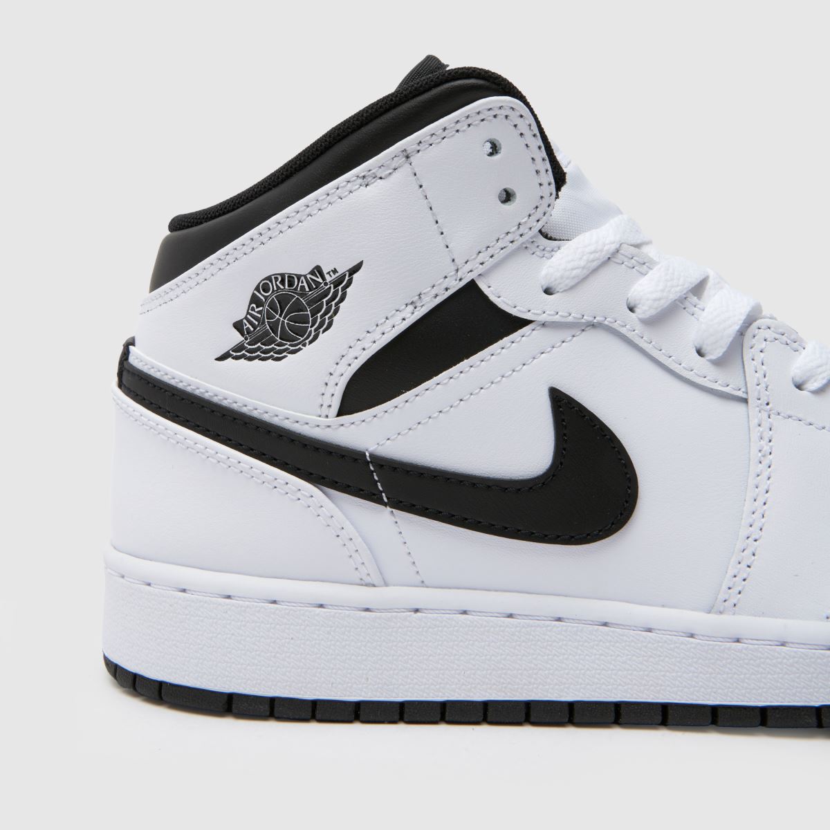Nike Jordan vita och svarta Air Jordan 1 Mid ungdomsskor