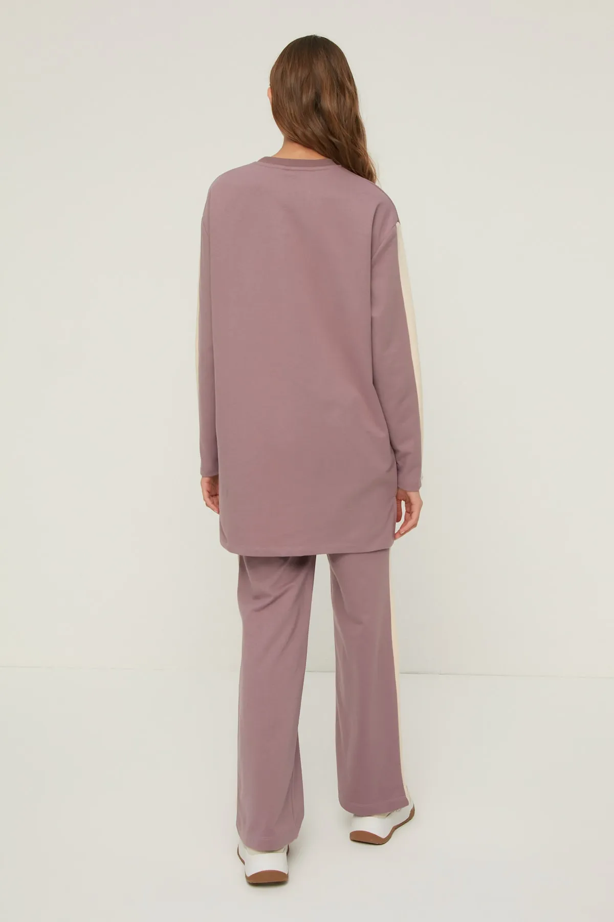 Trendyol Modest  Strick-Trainingsanzug-Set mit Pflaumenstreifen und detailliertem Seitenschlitz TCTSS22EN0007