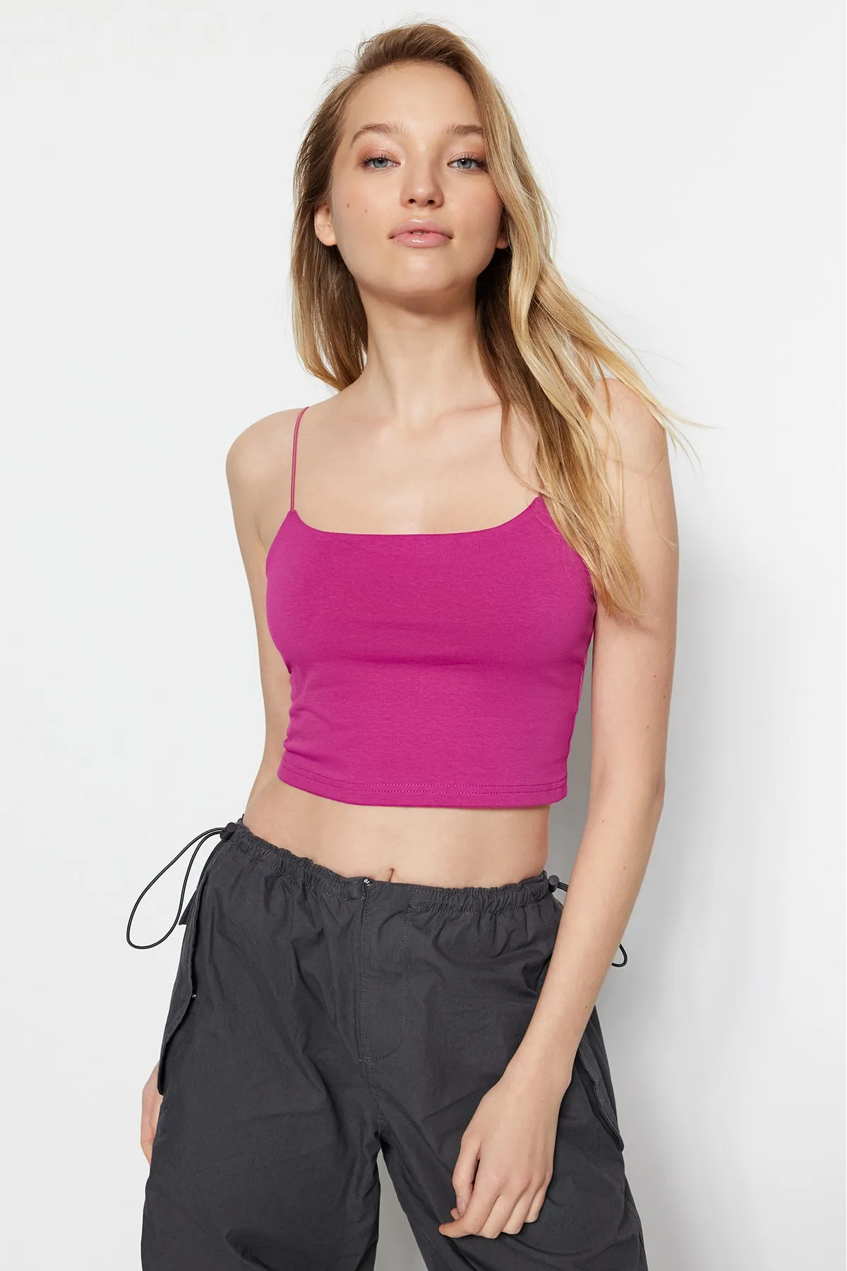 Trendyol Collection  Schwarz-rosa 2er-Pack Baumwoll-Tanktops mit Spaghettiträgern und flexiblem Strickmuster TWOSS21AL0196