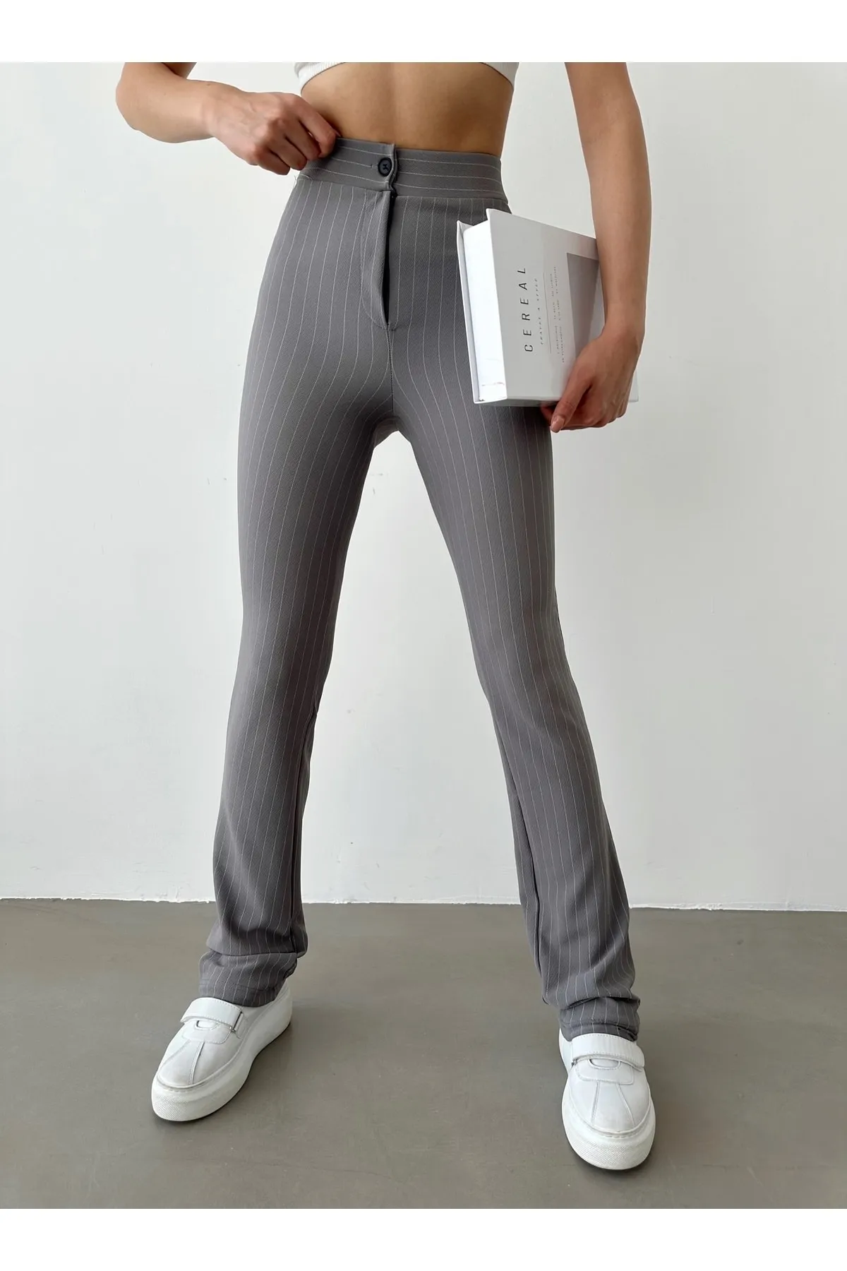 BEJNA  Grau gestreifte, glatte Schlaghose mit hoher Taille für Damen
