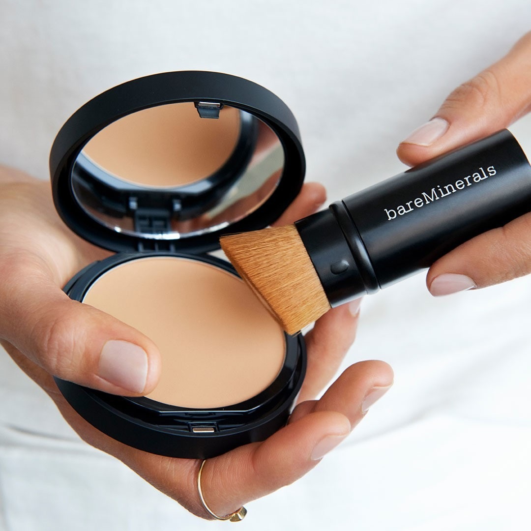 pennello retrattile bareMinerals per una copertura ottimale