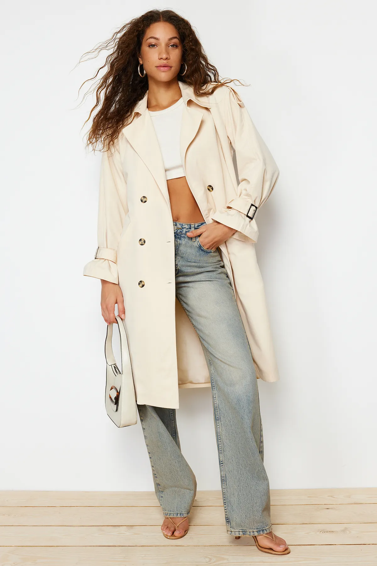 Trendyol Collection  Steinfarbener, weit geschnittener, weit geschnittener Trenchcoat mit Gürtel TWOSS21TR0005